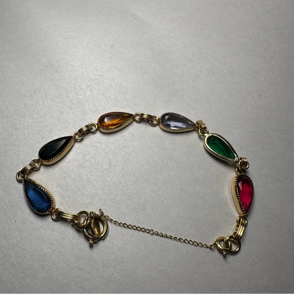 Vibrant Teardrop Gemstone Bracelet in Gold Setting